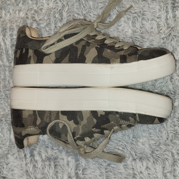 Camo Sneakers - Picture 4 of 8